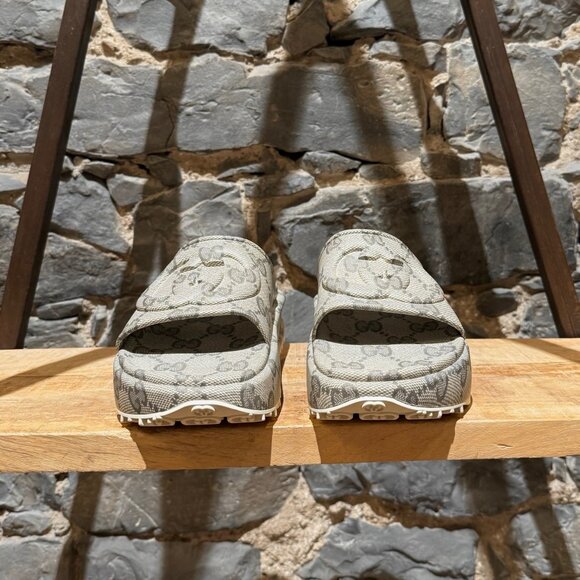 Gucci Grey GG Logo Rubber Cubic Platform Slide Sandals - Picture 2 of 12